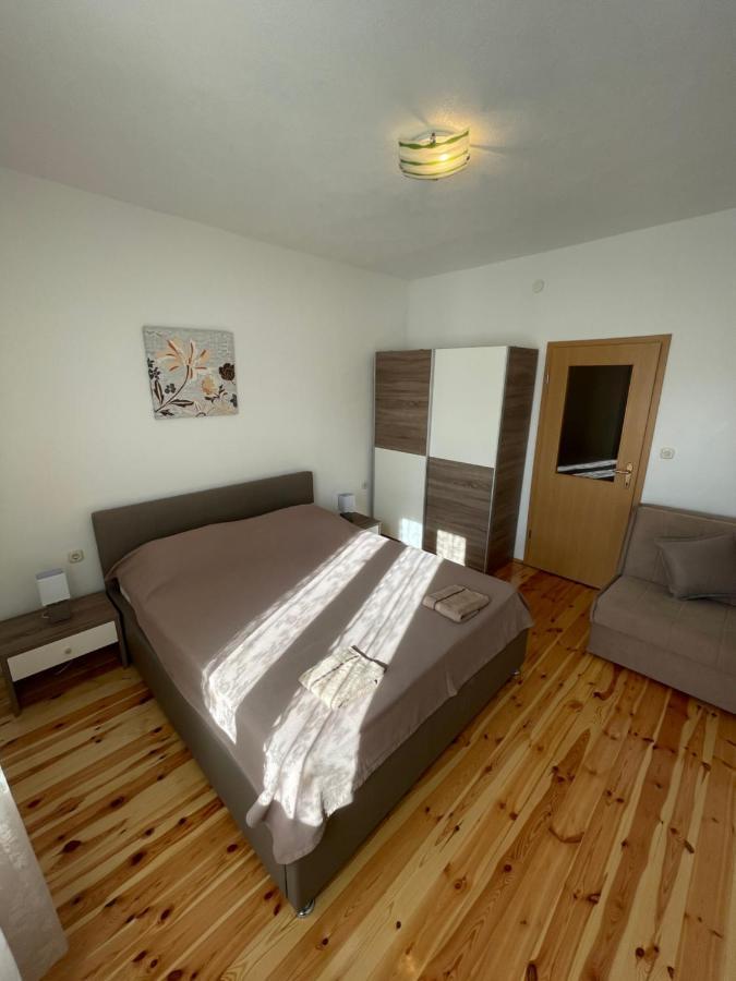 Ivan I Matej Apartments Blace Ngoại thất bức ảnh